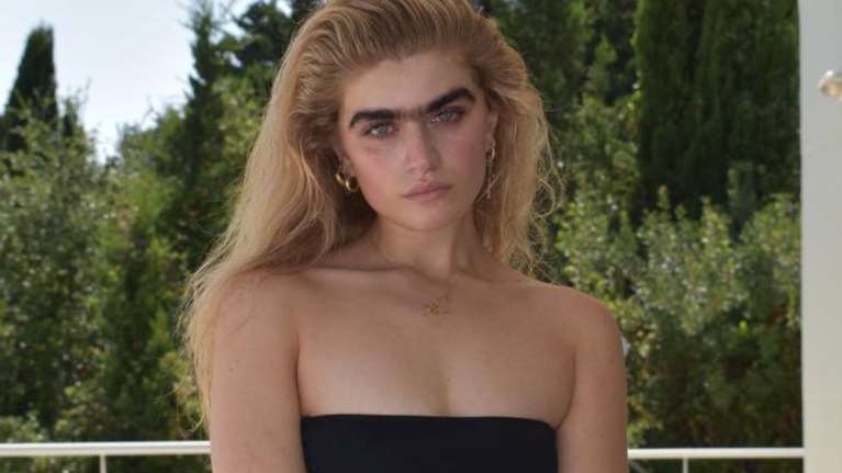 Σοφία Χατζηπαντελή: Η Ελληνοκύπρια που έκανε μόδα τα έντονα φρύδια και η διεθνής καριέρα [εικόνες]