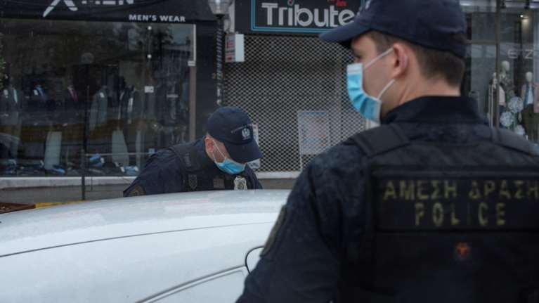 "Θερίζει" ο κορονοϊός σε Αστυνομία και Πυροσβεστική: Δεκάδες ένστολοι σε καραντίνα