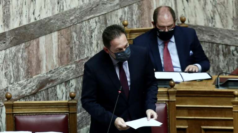 Άγρια κόντρα Πέτσα – Ραγκούση στη Βουλή για τις καταστροφές στην Καρδίτσα