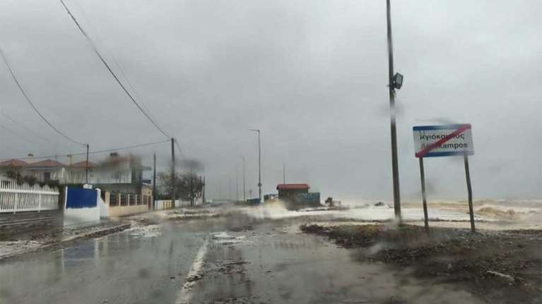 Κακοκαιρία στα παράλια της Λάρισας: Υπερχείλισε ρέμα στον Αγιόκαμπο - Εικόνες και βίντεο από την καταστροφή