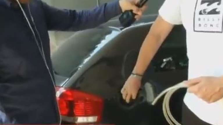 ΕΡΤ: Έδειξε σε live σύνδεση πώς μπορεί κάποιος να...κλέψει βενζίνη από ρεζερβουάρ [Βίντεο]