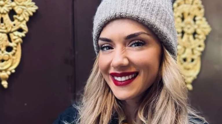 Εύα Τσιμιτσέλη: Με λυτά τα μακριά της μαλλιά και φορώντας πιτζάμες βλέπει Harry Potter και &quot;λιώνει&quot; το Instagram