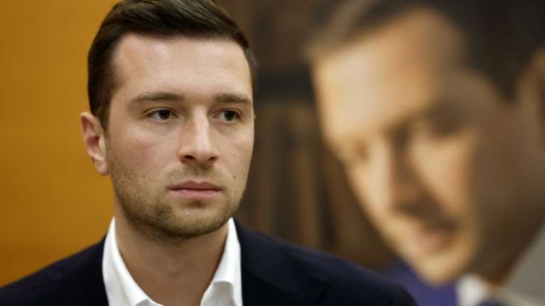 Γαλλία: Δημοσκόπηση δείχνει πως ο ακροδεξιός Μπαρντελά θα κέρδιζε τις προεδρικές εκλογές