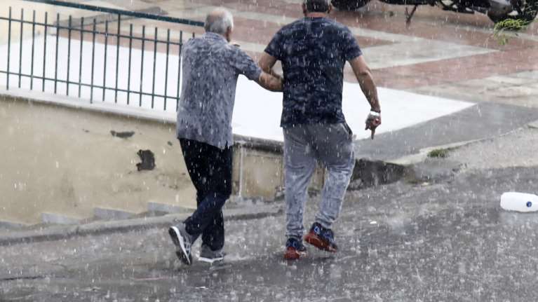 Σε εξέλιξη η αλλαγή του καιρού: Έρχονται μπουρίνια και βροχές - Πού χρειάζεται ιδιαίτερη προσοχή