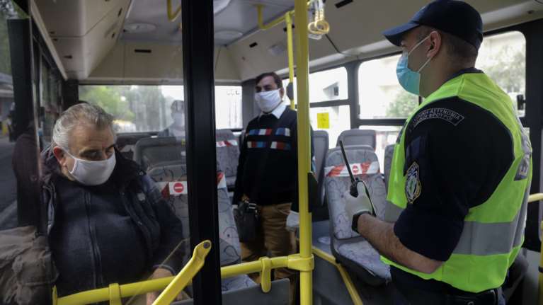 Ελεγχοι της αστυνομίας: Εννέα παραβάσεις λειτουργίας καταστημάτων και 193 για μη χρήση μάσκας