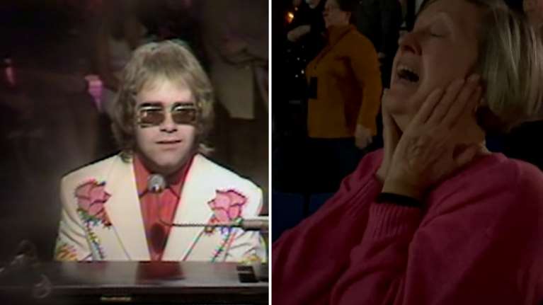 Viral η μαμά που πήγε σε συναυλία του Έλτον Τζον με την κόρη της - Συγκίνηση και απίστευτες αντιδράσεις [βίντεο]