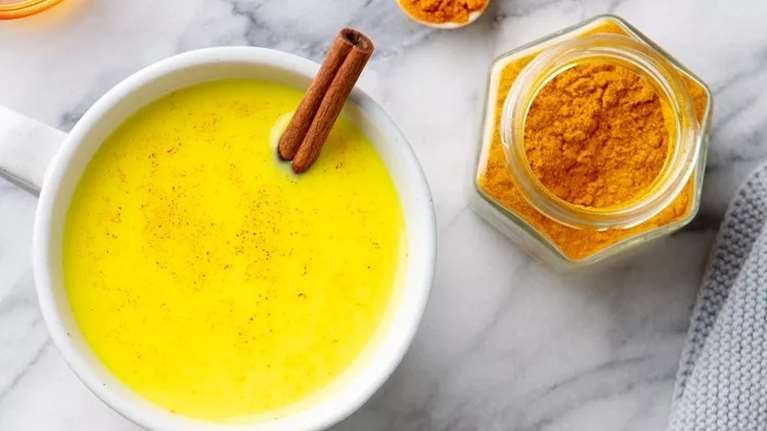 Κουρκουμάς + μέλι: Μπορεί να έχει φαρμακευτική δράση; Τι απαντά ο ειδικός;