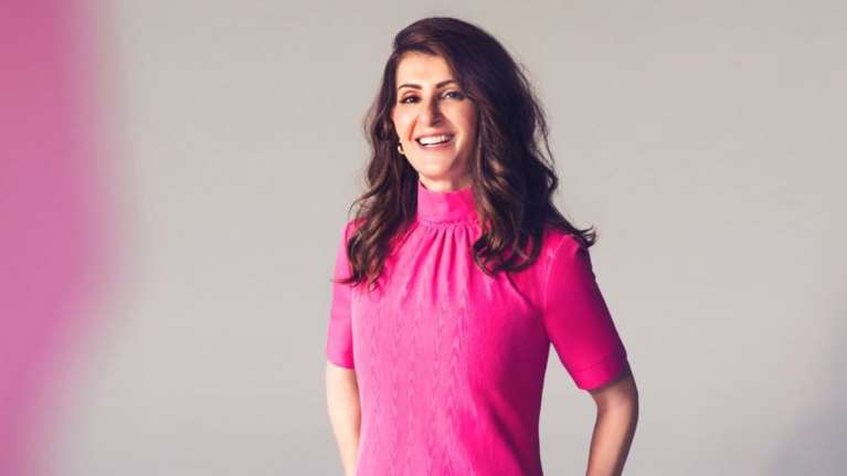 Η Νία Βαρντάλος παρουσιάζει για πρώτη φορά στην Αθήνα την παράσταση Tiny Beautiful Things