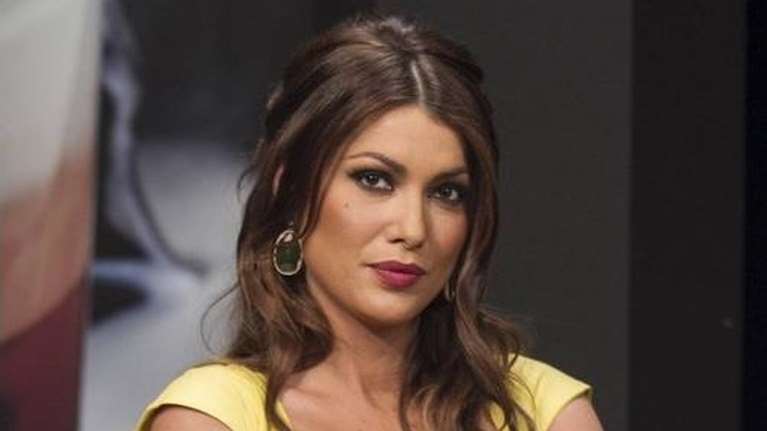 Στη Γαύδο η Κλέλια Ρένεση: Το ατύχημα στις διακοπές και η καταγγελία - &quot;Ο γιατρός δεν μπορεί να με εξετάσει…&quot;