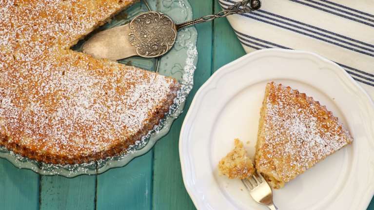 Συνταγή: Υγιεινό και νηστίσιμο κέικ με καρύδια και ελαιόλαδο - Πανεύκολο και αφράτο