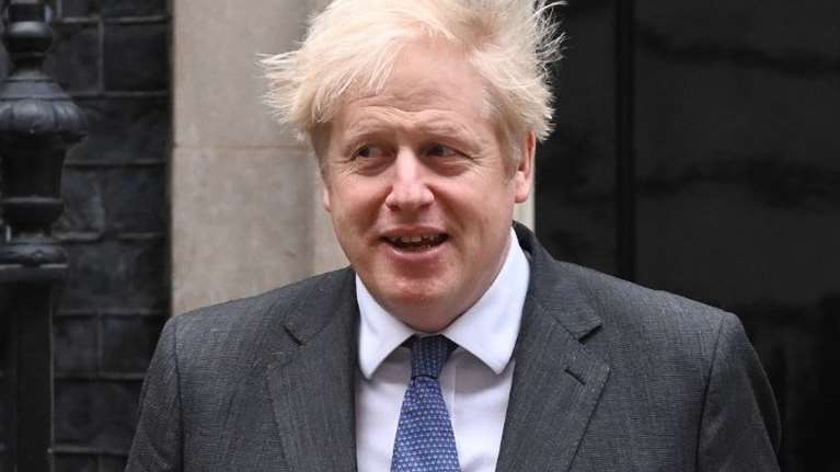 Τζόνσον: &quot;Θα ήταν απάνθρωπο&quot; να απαγορευτεί ο εορτασμός των Χριστουγέννων