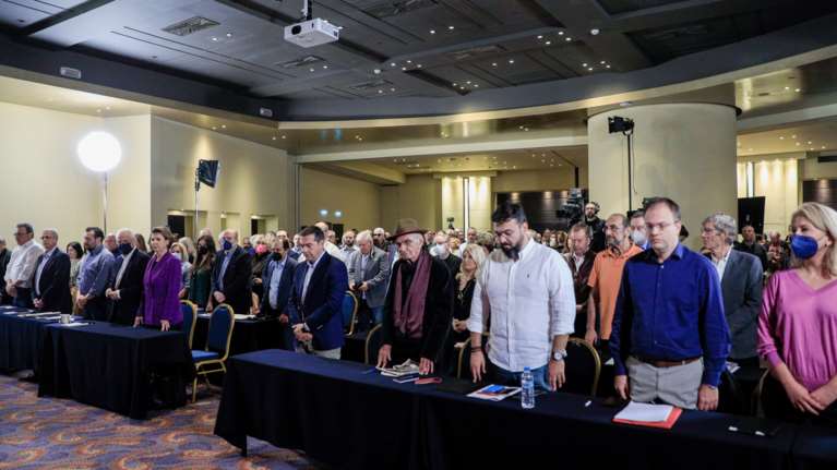 Τσίπρας στην Κεντρική Επιτροπή: "Η χώρα βιώνει πρωτοφανή κρίση" - Ενός λεπτού σιγή στη μνήμη του Αλέξανδρου Νικολαΐδη