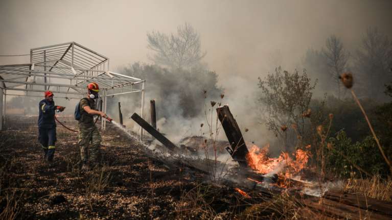 Φωτιά στη Βαρυμπόμπη – Δήμαρχος Αχαρνών: &quot;Ο Θεός να μάς φυλάξει&quot;