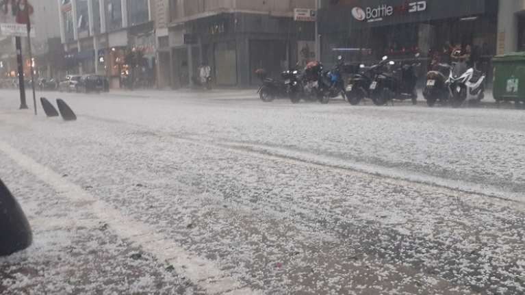 Κακοκαιρία με πρωτοφανή χαλαζόπτωση στα Γιάννενα