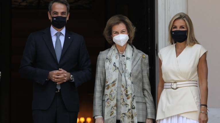 Συνάντηση Μητσοτάκη με τη Βασίλισσα Σοφία της Ισπανίας: Μαζί και η Μαρέβα Μητσοτάκη [Εικόνες]