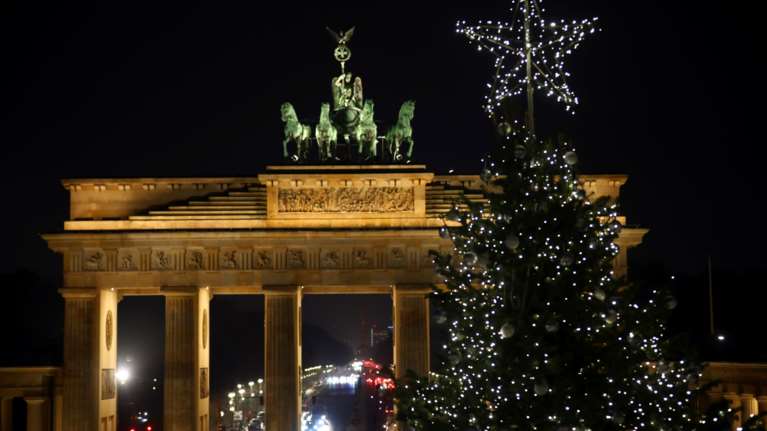 Εφιαλτική πρόβλεψη λόγω Ομικρον στη Γερμανία: Έως και 240.000 κρούσματα ημερησίως μέχρι τον Μάρτιο