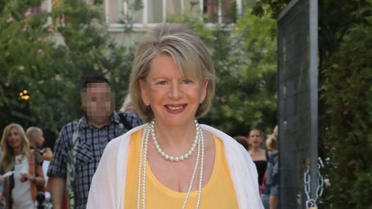 Έλενα Ακρίτα: Η ανανεωμένη εμφάνιση με το χρώμα του καλοκαιριού