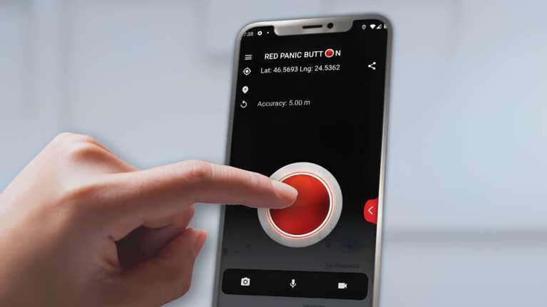 Panic Button: Επεκτείνεται σε ολόκληρη τη χώρα - Θα δίνεται πλέον σε κάθε θύμα ενδοοικογενειακής βίας ανεξαρτήτως φύλου