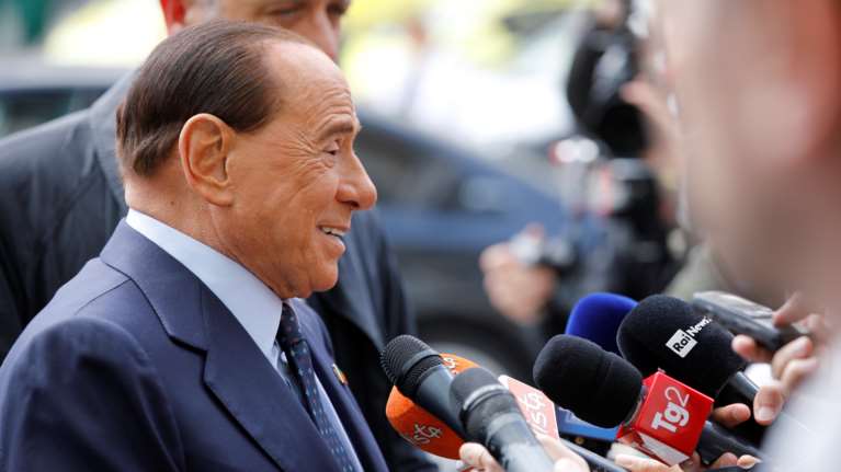 Μπερλουσκόνι με κορονοϊό: Εξιτήριο μετά από 12 μέρες νοσηλείας