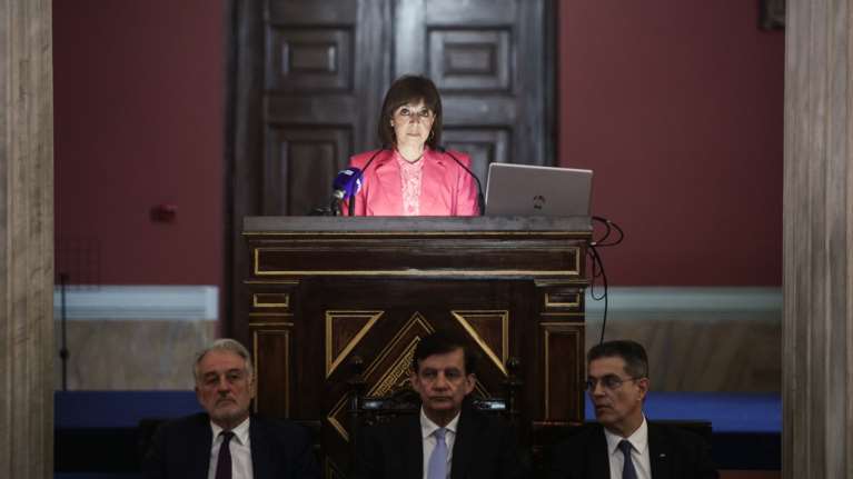 Σακελλαροπούλου: Ακμάζουσα η μουσουλμανική μειονότητα της Θράκης, συνεχώς συρρικνούμενη η ελληνική μειονότητα της Τουρκίας