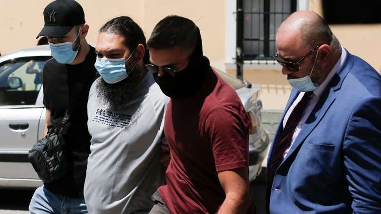 Επίθεση με βιτριόλι στη Μονή Πετράκη: Νέα προθεσμία για να απολογηθεί έλαβε ο ιερέας - &quot;Όλα είναι συνωμοσία&quot;, φώναζε