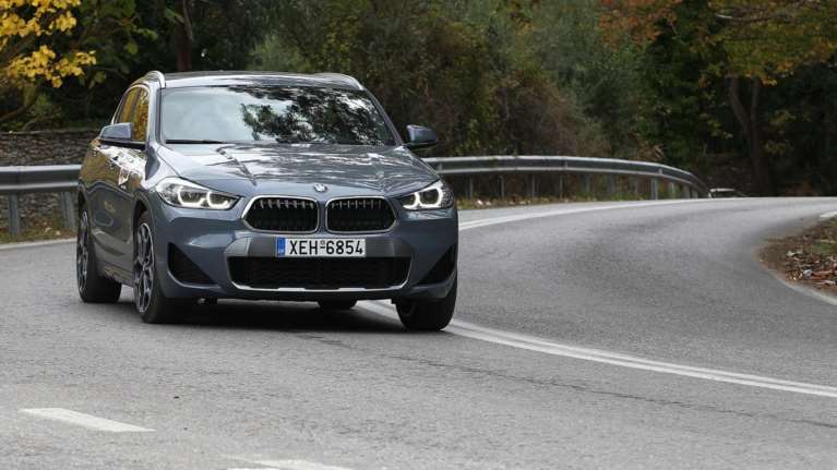 BMW X2 xDrive25e: Σπορτίφ και πολυτάλαντη