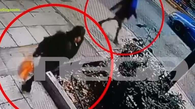 Νέο βίντεο με τον &quot;δράκο&quot; των Εξαρχείων - Η στιγμή της επίθεσης σε 29χρονη που προσπαθεί να  βιάσει