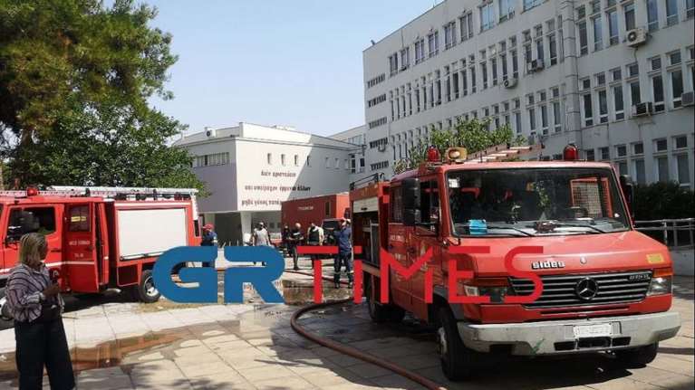 Υπό έλεγχο η πυρκαγιά στο κτίριο της Ιατρικής Σχολής του ΑΠΘ [Βίντεο]