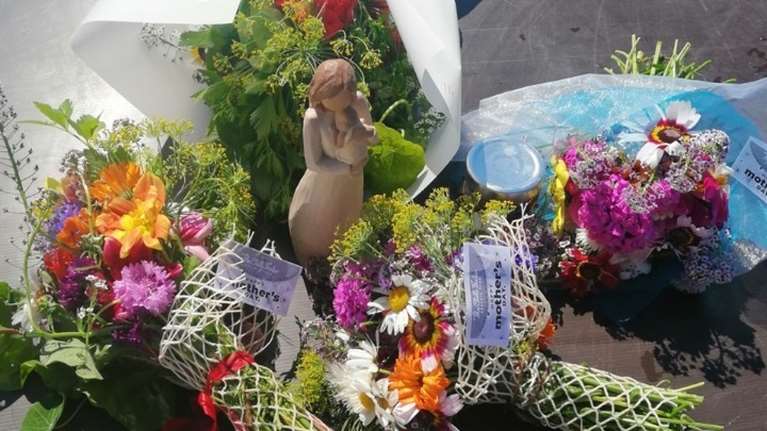 Γιορτή της Μητέρας: Βρώσιμες ανθοδέσμες από έλληνες βιοκαλλιεργητές για... μερακλήδες