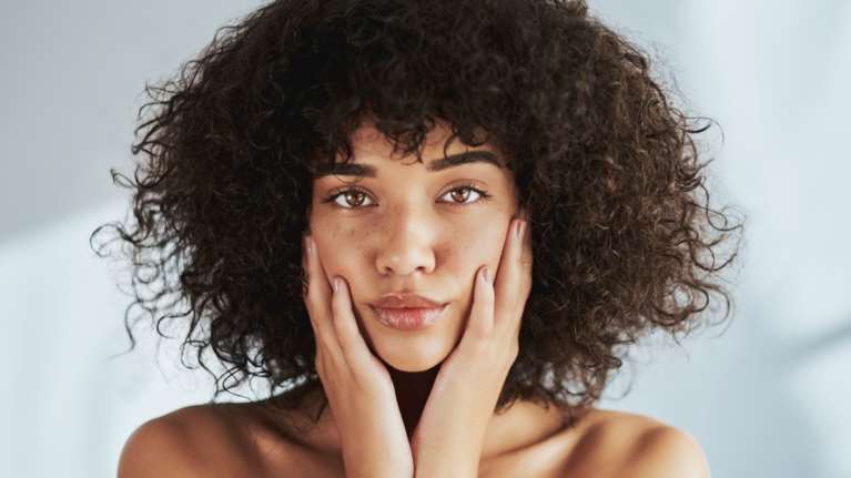 Αυτά τα 3 μυστικά ομορφιάς χαρίζουν εγγυημένα πιο σφριγηλή επιδερμίδα