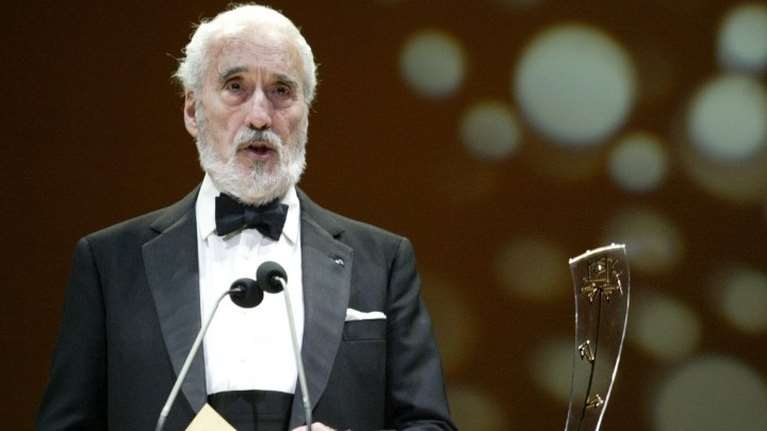 Κρίστοφερ Λι: Ο αγαπημένος Δράκουλας, που έζησε μία μυθιστορηματική ζωή ως γνήσιος απόγονος του Καρλομάγνου