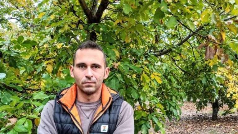 Το success story ενός 35χρονου: Πώς έγινε επιτυχημένος αγρότης καρυδιών - Παράγει έλαια και βούτυρο
