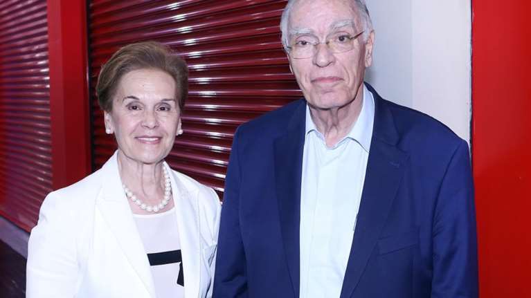 Βασίλης Λεβέντης: Αποκάλυψη της συζύγου του - Δεν έκανε το εμβόλιο γιατί έχει ανεπάρκεια νεφρών [Βίντεο]