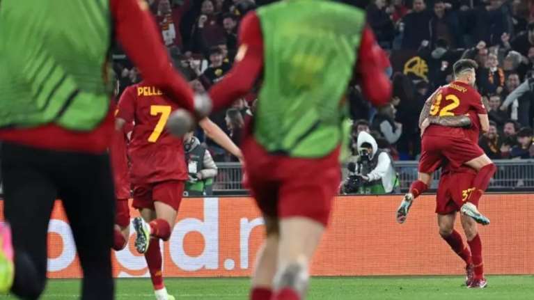 Ρόμα – Φέγενορντ 4-1 παρ. (2-1): Ήρωας Ντιμπάλα, έφυγε για τα ημιτελικά