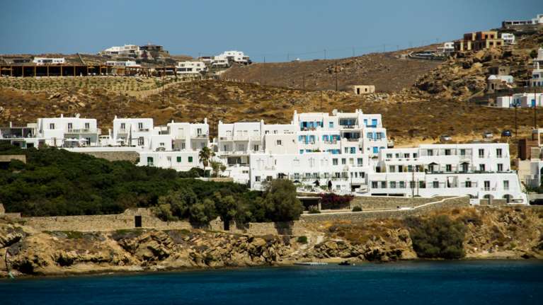 Mε ελικόπτερο στην Αθήνα η 69χρονη με κορονοϊό από τη Μύκονο