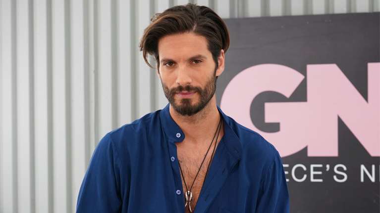 Αφοπλιστικά ειλικρινής ο Γιώργος Καράβας: Ζηλεύω, έχω δει το κινητό της γυναίκας μου