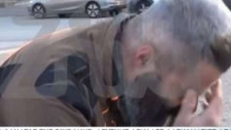 Ρέντης: Ο μάνατζερ του τράπερ καταγγέλλει άγριο ξυλοδαρμό από αστυνομικούς - &quot;Με ξεγύμνωσαν σε ένα δωμάτιο, με χτυπούσαν&quot;