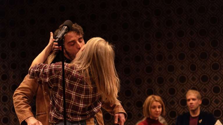 &quot;Σ&#39; εσάς που με ακούτε&quot;, της Λούλας Αναγνωστάκη: Η μεγάλη επιτυχία του ΚΘΒΕ επιστρέφει στην Αθήνα