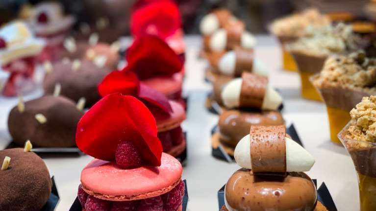 Εορτολόγιο: Ποια ονόματα γιορτάζουν σήμερα, Πέμπτη 16 Νοεμβρίου