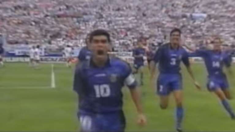 Ντιέγκο Μαραντόνα: Το φοβερό ξέσπασμα με την Εθνική Ελλάδας όταν έβαλε το τελευταίο του γκολ με την Αργεντινή [Βίντεο]