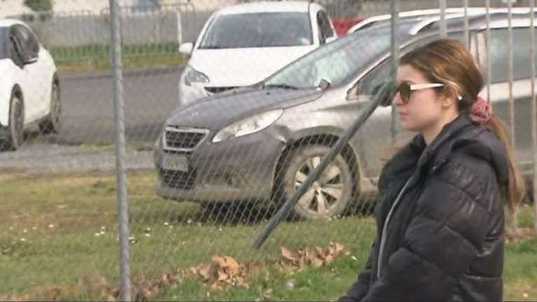 O Γολγοθάς των συγγενών μετά τη σιδηροδρομική τραγωδία στα Τέμπη - Παραλαμβάνουν προσωπικά αντικείμενα