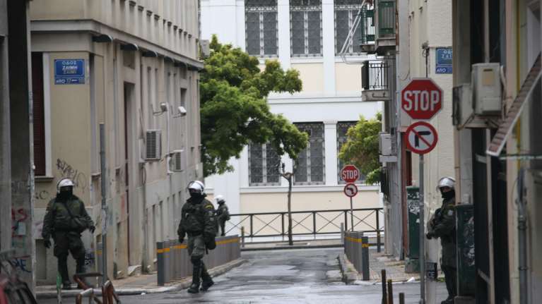 Επίθεση σε αστυνομικούς στα Εξάρχεια - Τρεις συλλήψεις