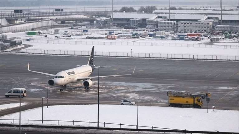 Γερμανία: Εκτεταμένα προβλήματα στα αεροδρόμια λόγω βλάβης στο ηλεκτρονικό σύστημα για τον έλεγχο των επιβατών