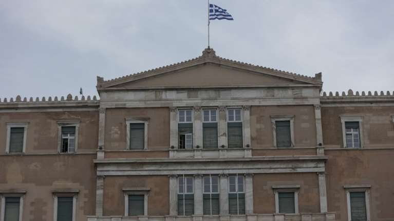 Τριήμερο εθνικό πένθος: Τι σημαίνει, τι προβλέπεται και πόσες φορές έχει κηρυχθεί στην Ελλάδα