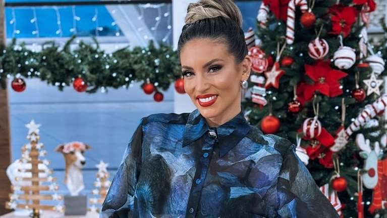 Η Αθηνά Οικονομάκου διασκέδασε σε χριστουγεννιάτικο λούνα πάρκ με τον γιο της, Μάξιμο