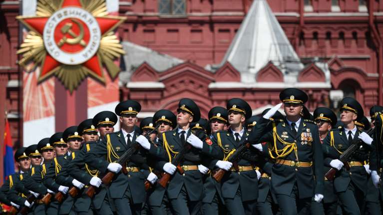 Μόσχα: Μεγαλειώδης παρέλαση για τα 75 χρόνια της νίκης επί των Ναζί - Εντυπωσιακές εικόνες