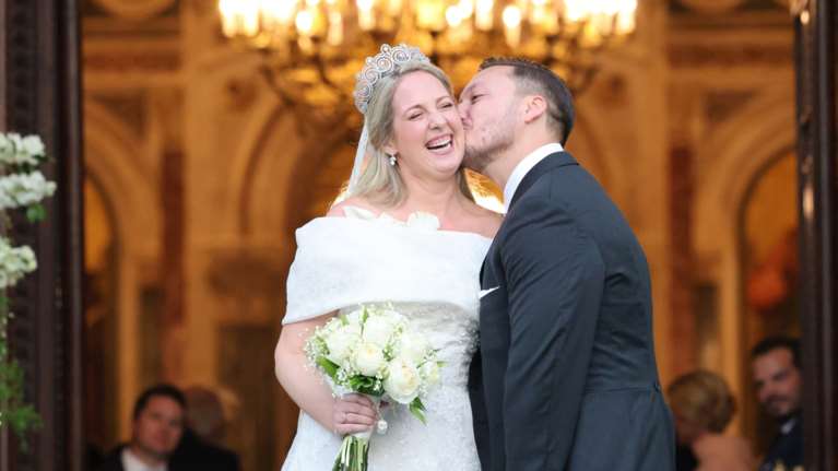 Γάμος Θεοδώρας Γλύξμπουργκ – Matthew Kumar: Οι ενδυματολογικές επιλογές των καλεσμένων