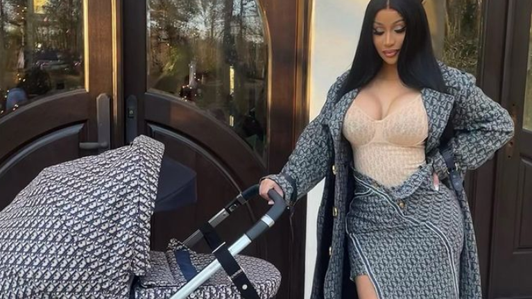 Η Cardi B τώρα λέει ότι ο τεσσάρων μηνών γιος της... μιλάει