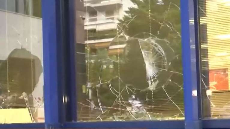 Επίθεση με βαριοπούλες σε ασφαλιστική εταιρεία στη Μιχαλακοπούλου [βίντεο]