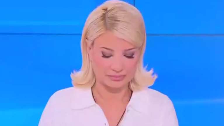 Συγκινήθηκε η Φαίη Σκορδά: &quot;Έχω μουδιάσει... Ζητώ συγγνώμη&quot;